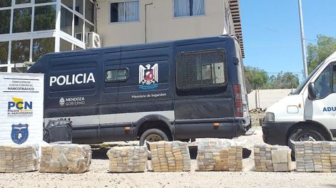 Los Andes | Personal de Lucha contra el Narcotráfico en 2020,  logró incautar 622 ladrillos de marihuana que serían del Mimo Cataldo. Gentileza Ministerio de Seguridad