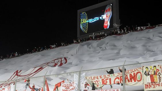 Que el fútbol vuelva a volar bajo