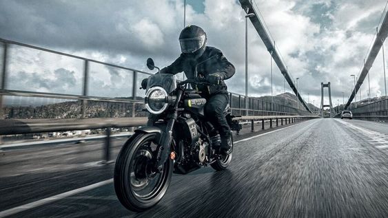 Con motores renovados y tecnología avanzada, las Svartpilen 250 y 401 fueron diseñadas para redefinir el concepto de conducción urbana.