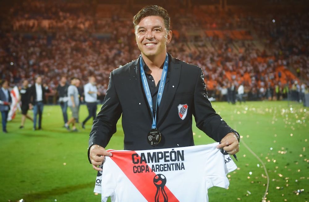 Marcelo Gallardo durante el festejo de la Copa Argentina que ganó River en Mendoza. / Ignacio Blanco (Los Andes).