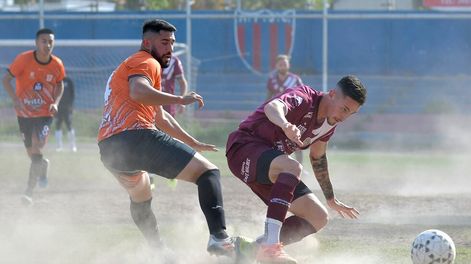 Los Andes | Fútbol Copa Mendoza. Esta tarde se enfrentaron por los octavos de final, Luján Sport Club y el Centro Deportivo Rivadavia. El Granate avanzó en la definición con tiros desde el punto del penal. Foto: Orlando Pelichotti