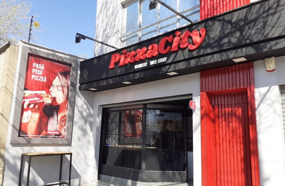 En avenida San Martín 3568, la nueva pizzería abrió con promociones, combos y un menú lleno de opciones.