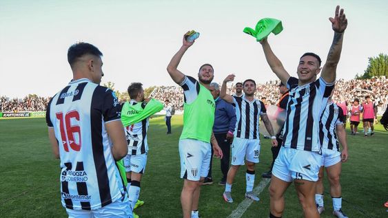 Gimnasia y Esgrima eliminó a Independiente Rivadavia y se metió en las semifinales de la Primera Nacional. Foto: Mariana Villa / Los Andes