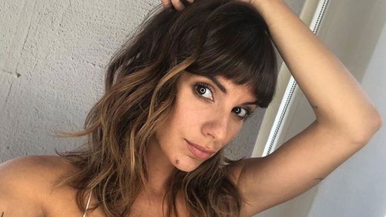 Gimena Accardi y un despertar sensual en topless