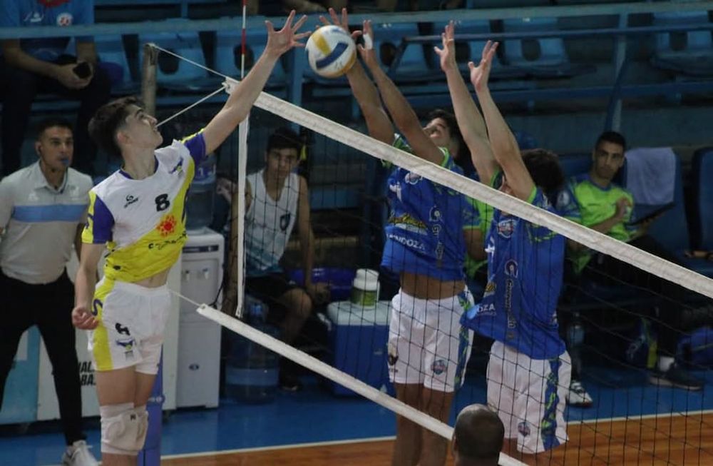 Interesante e intenso partido protagonizaron UPCN de San Juan y San Martín de Porres de Mendoza, por la Liga Nacional de Vóleibol. La victoria fue para el sexteto norteño.