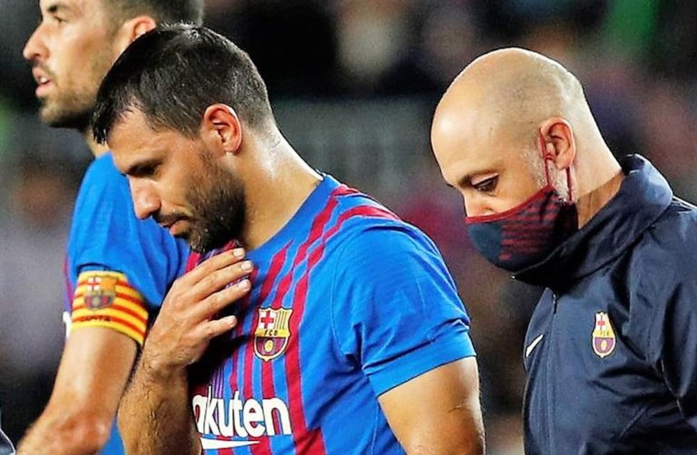 Agüero se retiró del partido contra el Alavés luego de sentir dolor en el pecho. Dos meses después, anunció su retiro definitivo. / Gentileza.