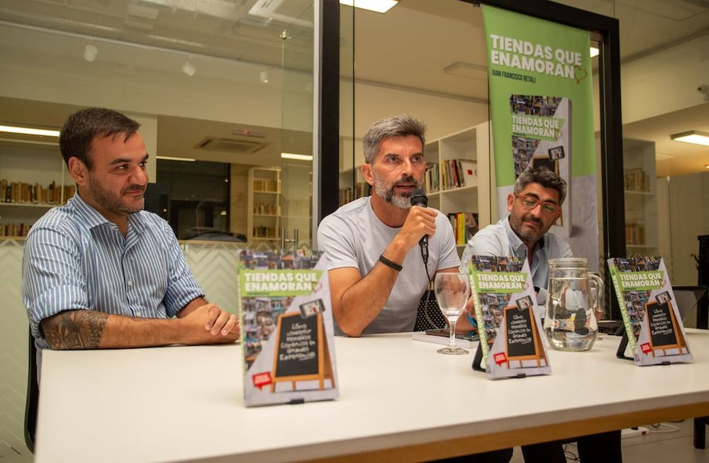 Ulpiano Suarez participó en la presentación del libro “Tiendas que Enamoran”