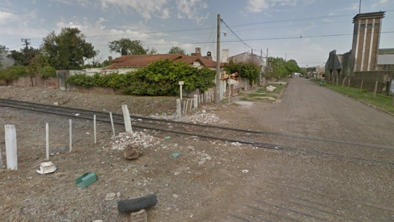 Fue a rescatar a su perro en las vías y perdió la vida al ser embestida por un tren en Santa Fe