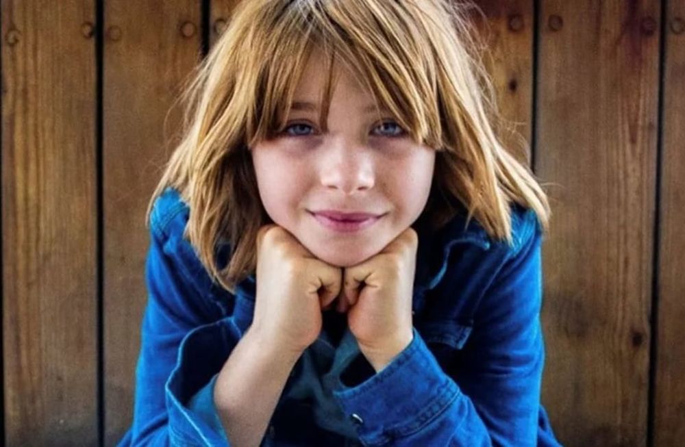 El pequeño Alex Llunas, nieto de Dyango, se ha sumado a la segunda temporada de Luis Miguel, la serie en Netflix.