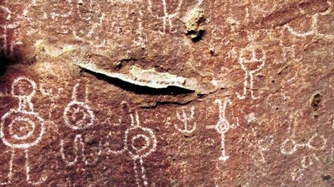 Una parte de las pinturas en la cueva Huenul