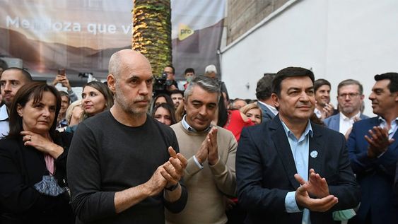 Horacio Rodríguez Larreta en Mendoza en la inauguración de la nueva sede del PRO en la provincia.Lo acompañan el Intendente de Lujan Sebastián Bragagnolo y Omar Demarchi Diputado Nacional.Foto: José Gutierrez / Los Andes