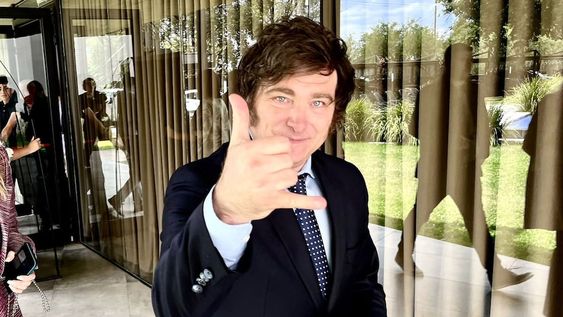 El Diputado Nacional, Javier Milei, quien lidera el partido político, La Libertad Avanza, brindó una conferencia en la ciudad de Río Cuarto, Córdoba, en donde también mantuvo un encuentro con los productores rurales de la zona.