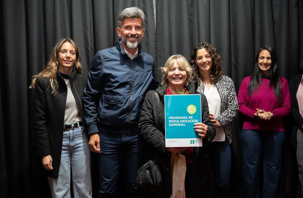 La Ciudad entregó las escrituras de sus casas a 26 familias de los barrios San Martín, Nuevo Amanecer y Nueva Esperanza