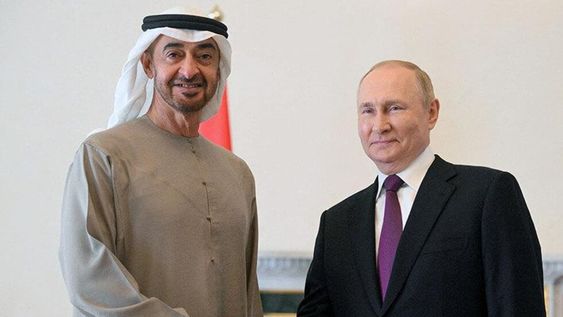 Mohamed bin Zayed Al Nahyan y Vladimir Putin, presidentes de Emiratos Árabes Unidos y Rusia respectivamente. Imagen de archivo.