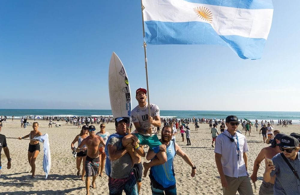 ¡El campeón del mundo de surf es argentino!