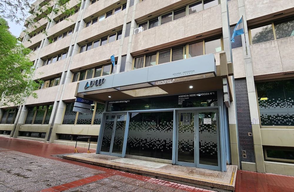 Sede de AFIP Mendoza tras los cambios anunciados por el gobierno de Javier Milei (Foto: Los Andes)