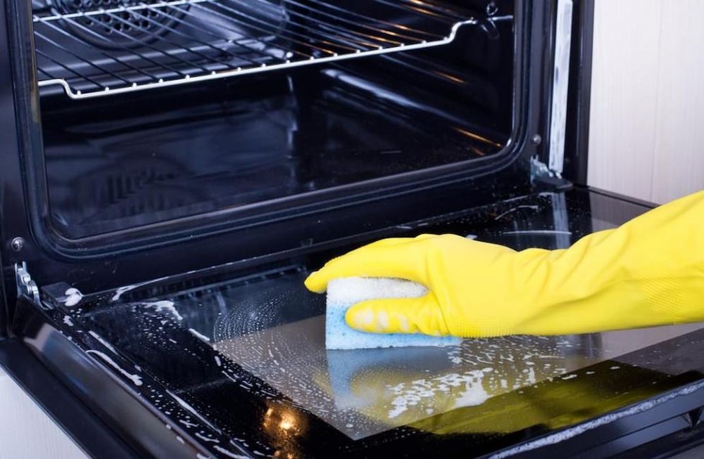 Este es el mejor truco casero para limpiar el horno en simples pasos