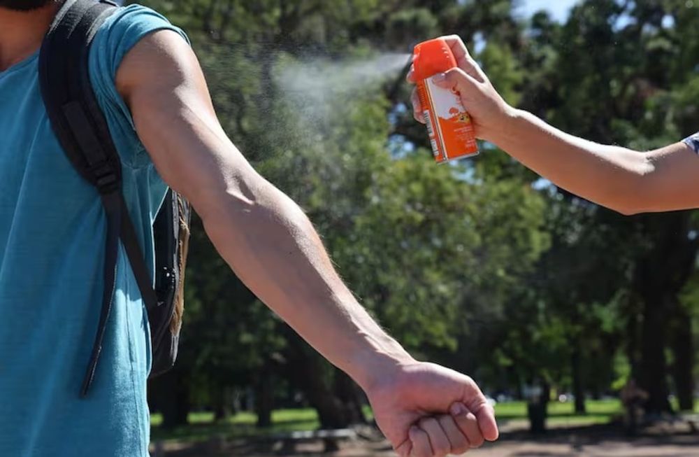 Los repelentes para mosquitos tienen una alta demanda debido al brote del dengue.