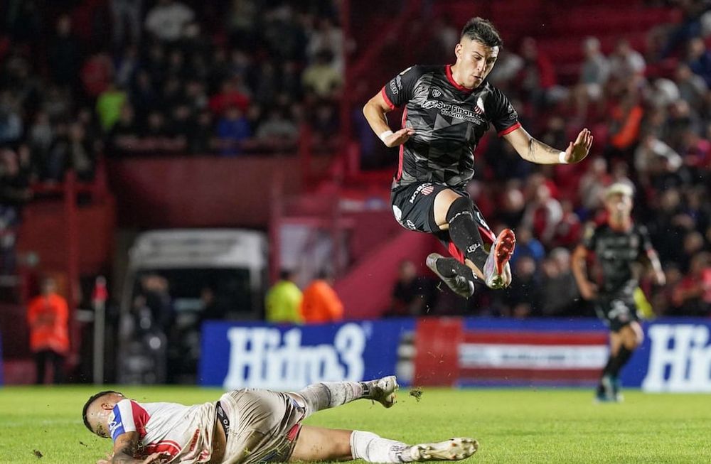 NOTICIAS ARGENTINAS BAIRES, ABRIL 15: Escena del partido que jugaron Barracas Central y Argentinos Jrs. Foto NA: PRENSA BARRACAS