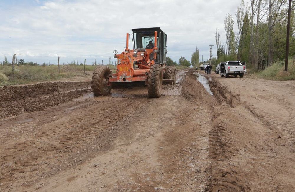 Vialidad Mendoza normalizó los caminos productivos en la zona Este tras las fuertes tormentas