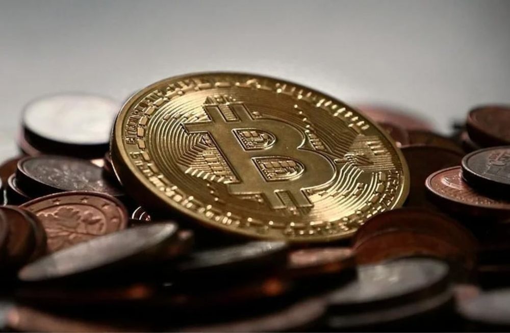 El valor del bitcoin cayó de 40 mil dólares a 32 mil dólares al inicio de la semana, y se mantiene lejos del récord histórico que alcanzó en abril. (Pixabay.com/Archivo)