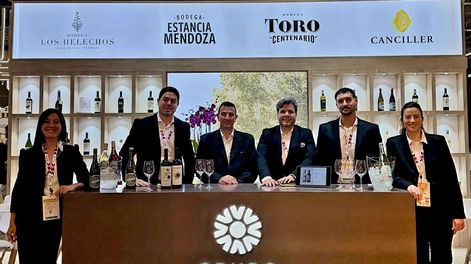 El equipo de Fecovita durante la Wine Paris 2026.
