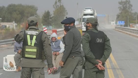 En los ingresos a San Luis harán test PCR y el costo lo pagarán quienes deseen ingresar a esa provincia. Ignacio Blanco / Los Andes