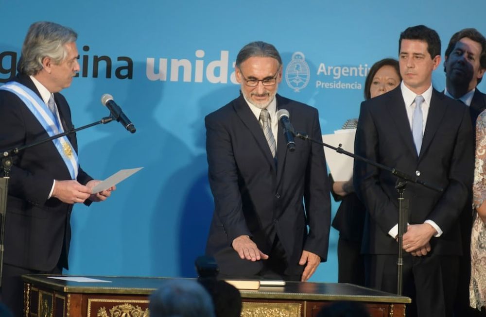 Para aumentar el gasto público, el Gobierno sube las retenciones