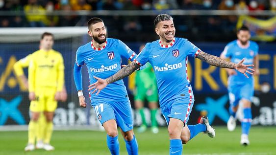 Angelito  Correa convirtió el primer gol del partido desde la mitad de la cancha.
