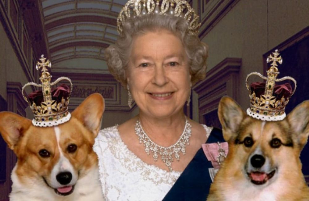 La reina Isabel II fue inmortalizada junto a sus perros en una estatua.