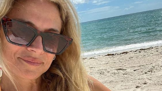 Flavia Palmiero posó en la playa de Miami