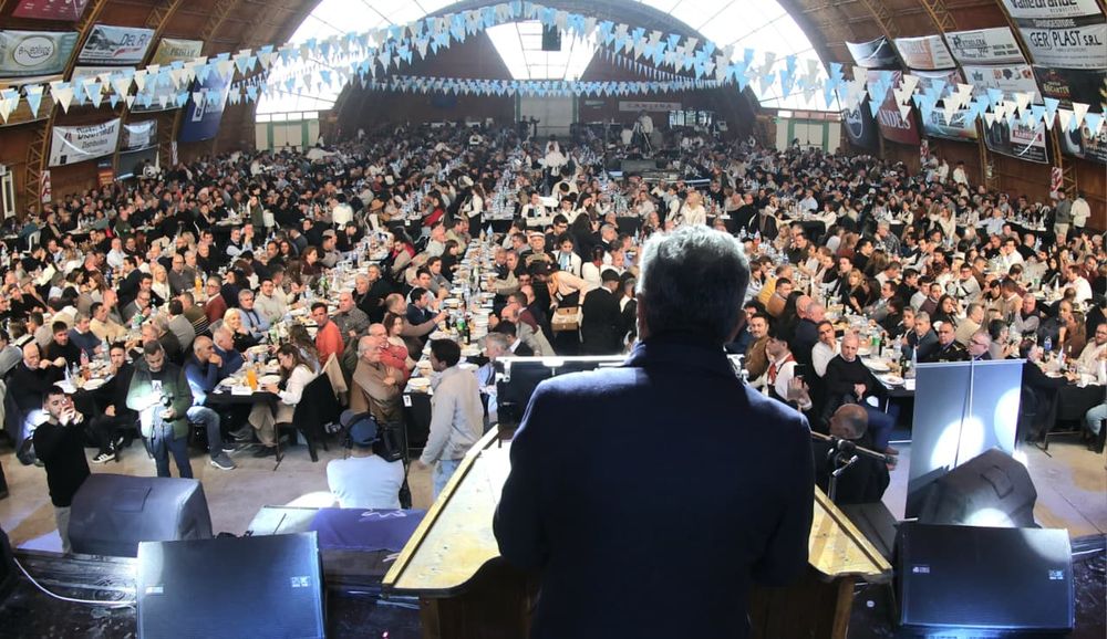 El gobernador Alfredo Cornejo en el almuerzo oficial de la Fiesta Nacional de la Ganader&iacute;a.