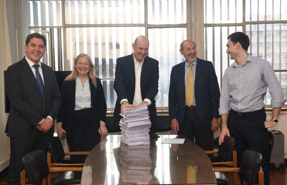 El ministro de Producción, Trabajo e Innovación de San Juan, Gustavo Fernández; la vicegobernadora, Hebe Casado; el ministro de Desregulación del Estado, Federico Sturzenegger; el ministro de Producción de Mendoza, Rodolfo Vargas Arizu; y el jefe de gabinete de la Secretaría de Agricultura, Martín Fernández. Foto: Ramiro Gomez