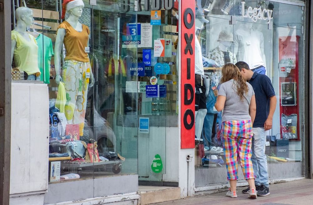 Los consumidores se orientaron a hacer sus compras en rubros con descuentos y cuotas sin interés.foto: Los Andesa