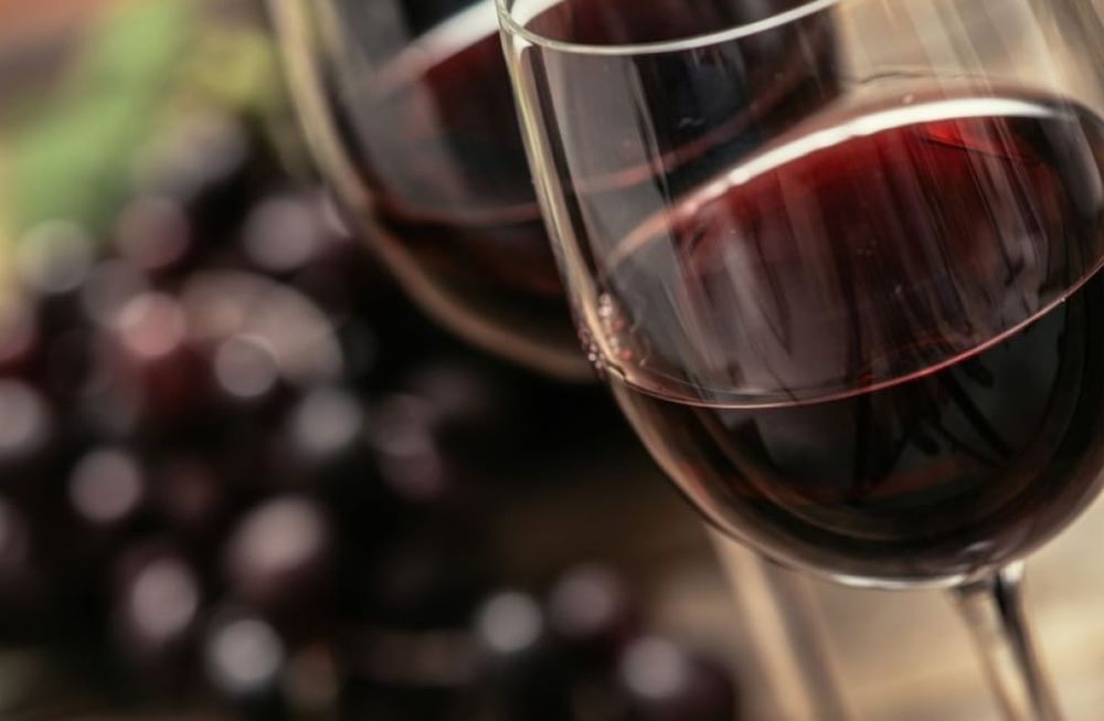 El vino tinto es el alimento que mayor cantidad de taninos naturales contiene. - Imagen ilustrativa