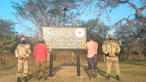 Los Andes | Dos hombres fueron detenidos acusados de haber provocado el inicio de uno de los focos de incendio en las islas del Departamento Diamante, en Entre Ríos, que están afectando a la ciudad de Rosario y sus alrededores, informaron fuentes policiales.