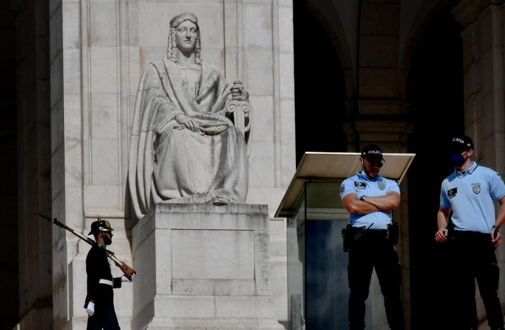 Portugal: orden de búsqueda y captura contra varios militares por una red de tráfico de drogas y diamantes