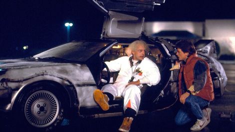 gasta 3.100 dolares en un contenedor y encuentra dentro el delorean dmc-12 de volver al futuro