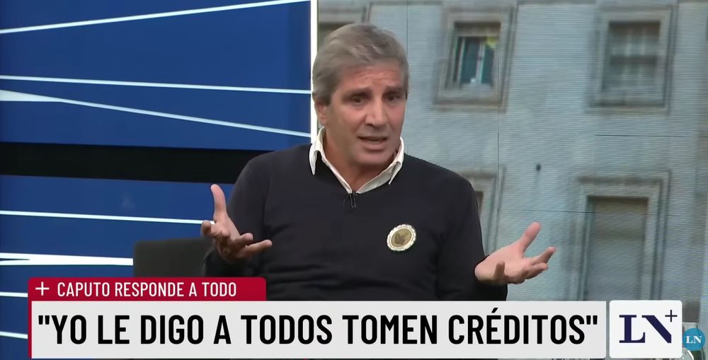 Caputo aseguró que los préstamos se otorgaron con las mismas condiciones que para cualquier ciudadano.