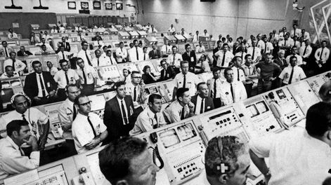 Viaje inútil: el salto que nos falta dar - Por Martín Caparrós