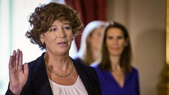 Petra De Sutter es ginecóloga y profesora experta de fertilidad. Ha ocupado varios cargos públicos y es una figura reconocida en la esfera política del viejo continente.