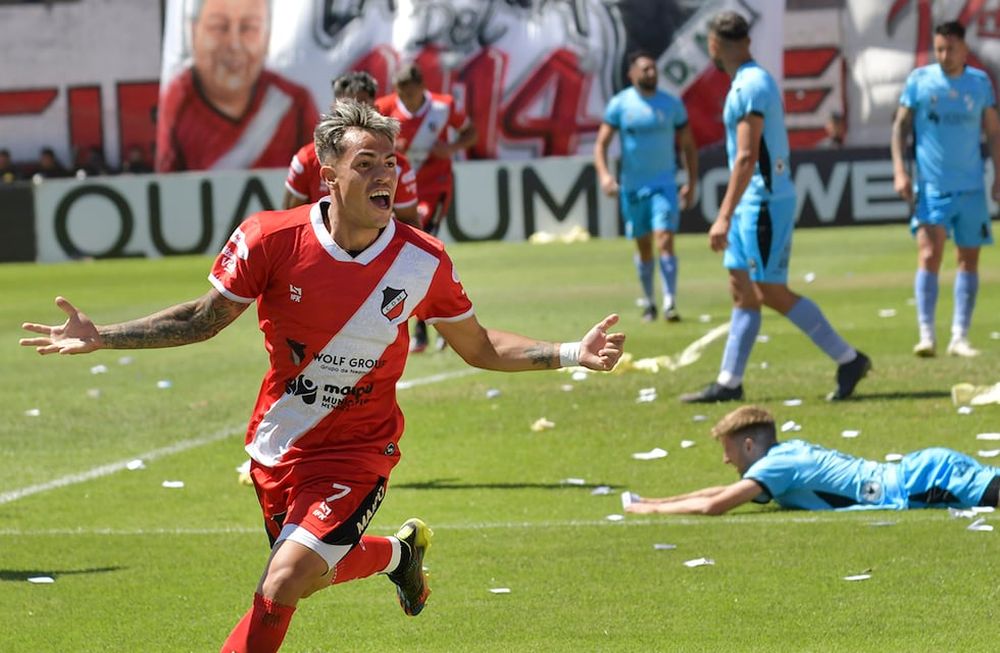 Santi González fue pieza clave en el triunfo y la clasificación de Deportivo Maipú a semifinales, donde enfrentará  a Estudiantes de Río Cuarto, el miércoles que viene en el primer partido. Foto: Orlando Pelichotti