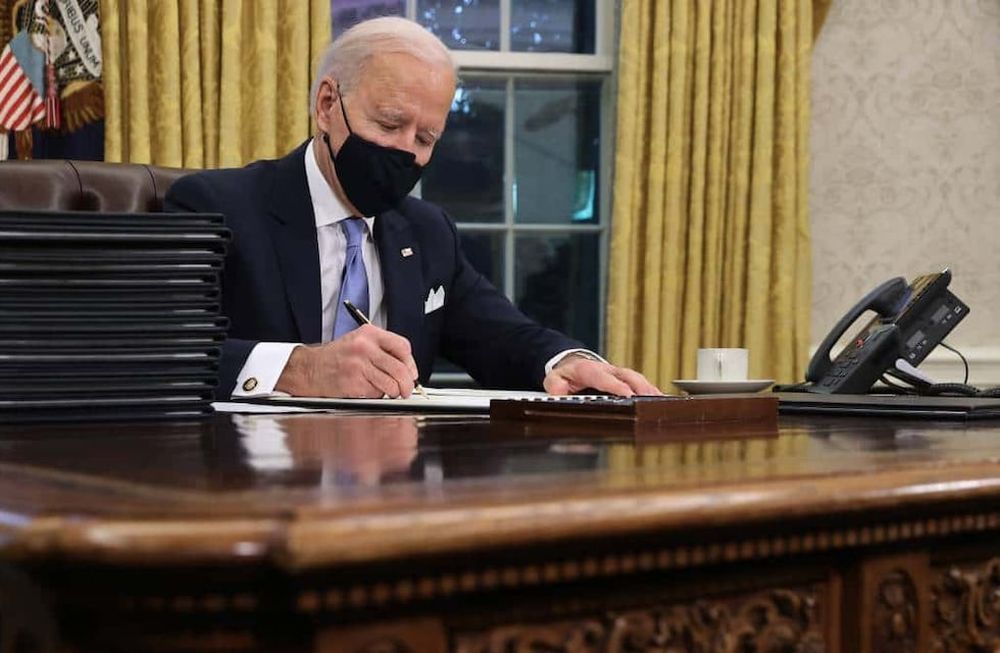 Joe Biden firmó severos decretos tras asumir como presidente.