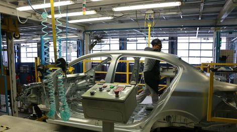 La producción automotriz sigue a la baja