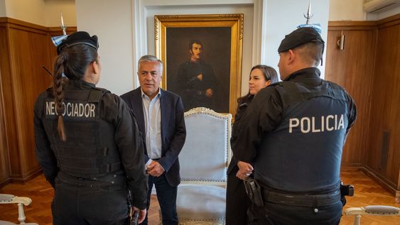 Cornejo recibió a los negociadores policiales que resolvieron el caso en La Paz