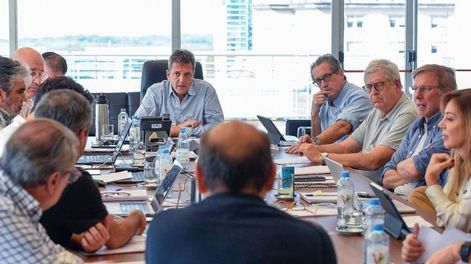 Sergio Massa convocó a una reunión urgente para tomar nuevas medidas que ayuden a frenar la inflación. - Foto: Ministerio de Economía