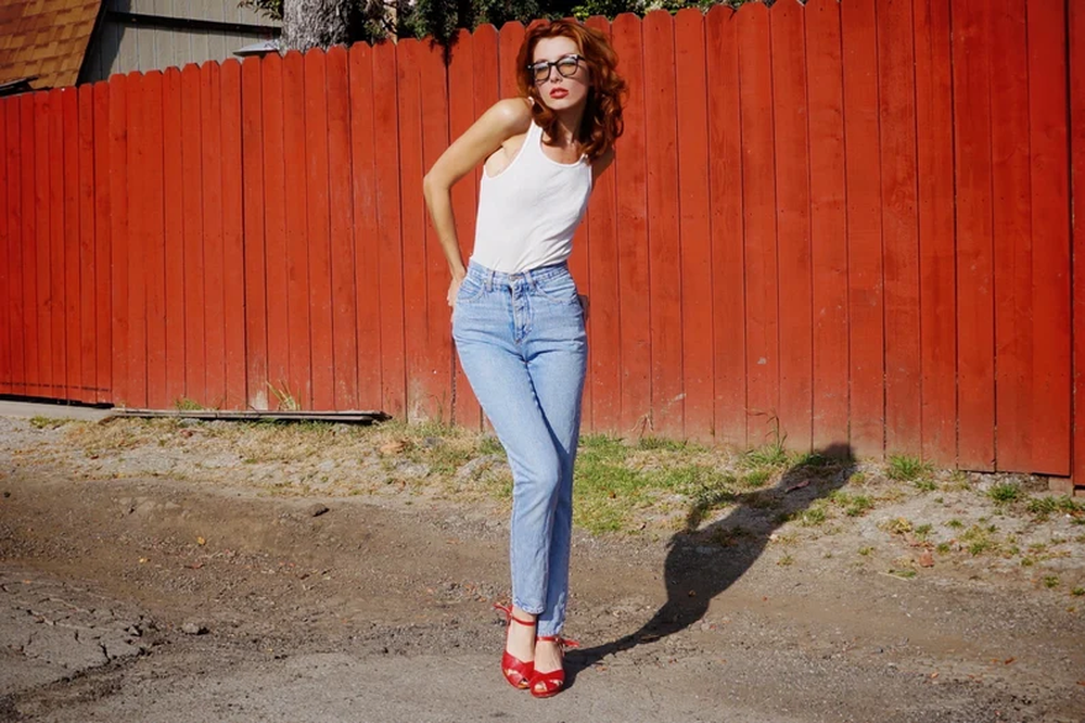 Un regreso esperado: Los jeans cigarette de los 80 vuelven a ser tendencia.