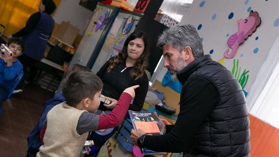 El intendente Ulpiano Suarez visitó la escuela Paroissien para conocer los proyectos que lleva adelante la institución y reforzar lazos colaborativos. Foto: Prensa Ciudad de Mendoza