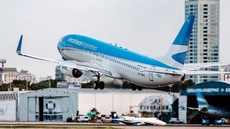Partió este jueves el segundo avión en búsqueda de la vacuna rusa.