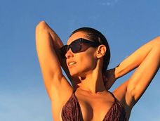 Pampita incendió las redes con sus fotos en bikini desde las playas de Punta del Este